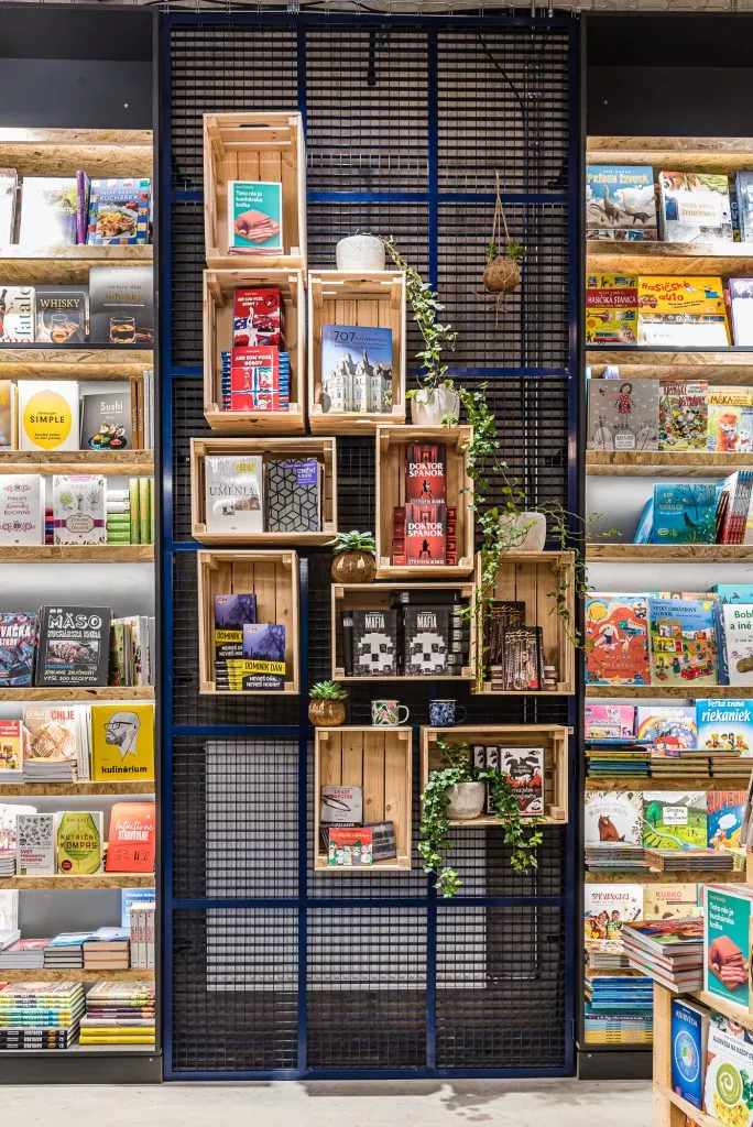 Kovové prvky interiéru predajne Panta Rhei, Freshmarket (november 2019), návrh interiéru- CONCEPT ARCHITECTS
